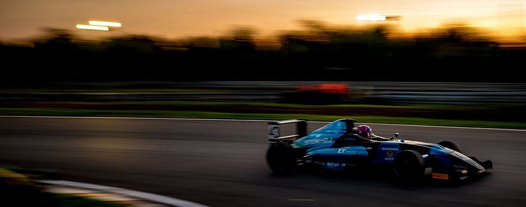 Mikkel Grundtvig døjede med et speederkabel i løbet af dagen. Blev dog flot P2 i heat 1
(Foto: Formel 4 Renault Danmark)